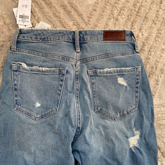 NWT HOLLISTER Curvy High-Rise Mom Jean Distressed Medium to Light Wash - Picture 12 of 14